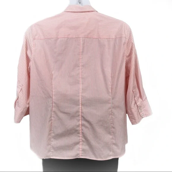 EUC Liz Claiborne 3/4 sleeve button down top - Picture 3 of 10